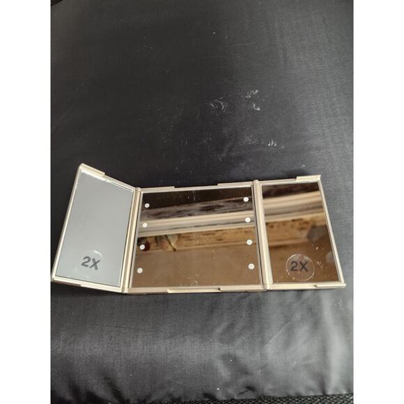 New Impressions LED Magnifying Compact Mirror Gold - Picture 2 of 3